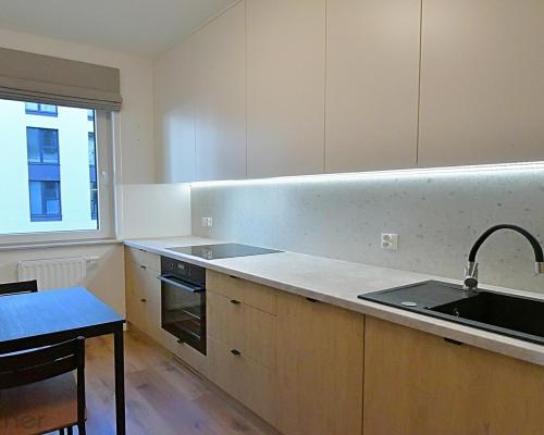 Kawalerka z balkonem I siłownia - Legnicka