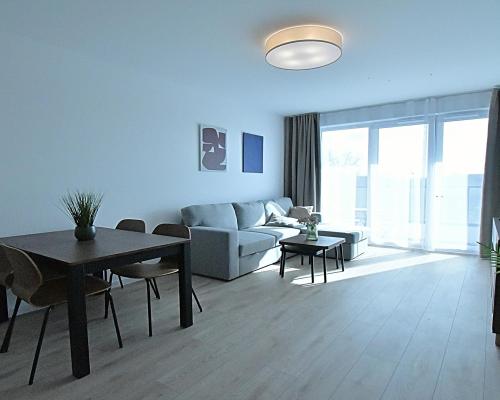 Pachnące nowością przestronne 2 pokoje z balkonem