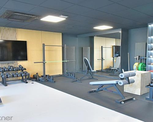 Kawalerka z balkonem I siłownia - Legnicka