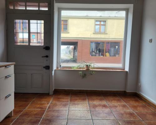 Lokal handlowy usługowy biurowy w centrum Płot