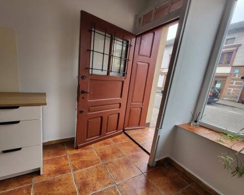 Lokal handlowy usługowy biurowy w centrum Płot