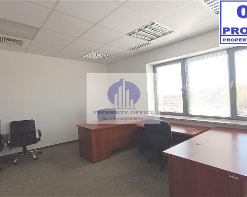 Włochy: lokal biurowy 21,36 m2 na wynajem