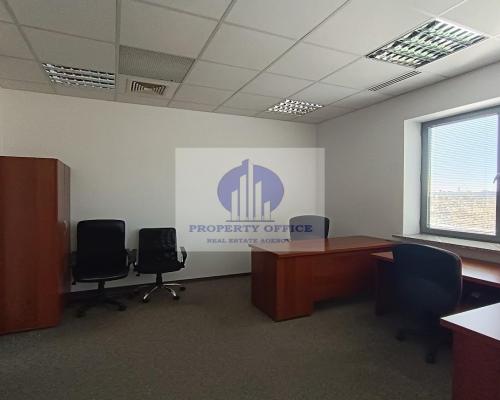 Włochy: lokal biurowy 21,36 m2 na wynajem