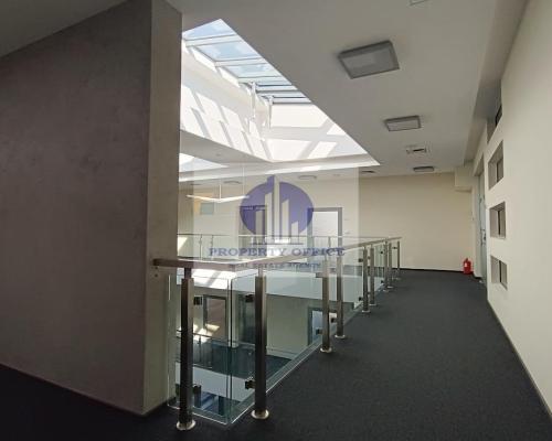 Włochy: lokal biurowy 21,36 m2 na wynajem