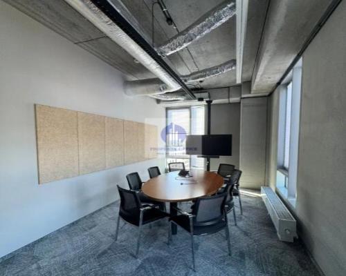 Włochy: lokal biurowy 957 m2 do wynajęcia