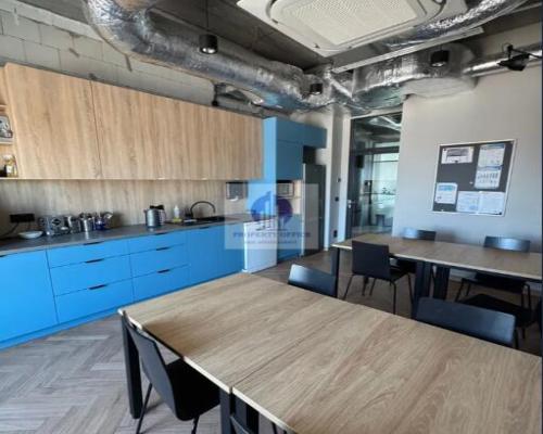 Włochy: lokal biurowy 957 m2 do wynajęcia