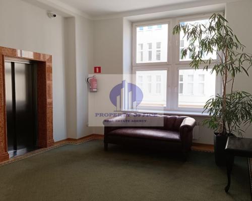 Śródmieście: lokal biurowy 15,25m2 na wynajem