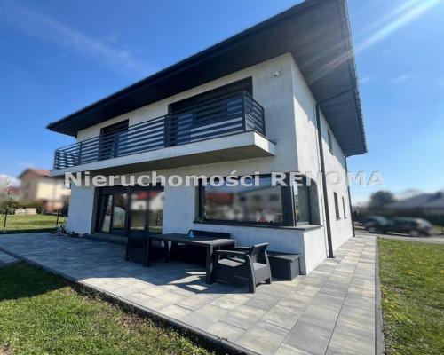 Dom Pawłowicem,świetna lokalizacja.