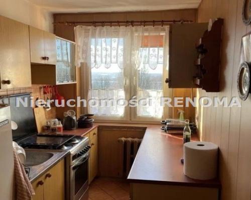 Na sprzedaż mieszkanie  49 metrowe, dwupokojowe położone w Jastrzębiu-Zdroju przy ul. Pomorskiej. Lokal usytuowany  na  IV pię