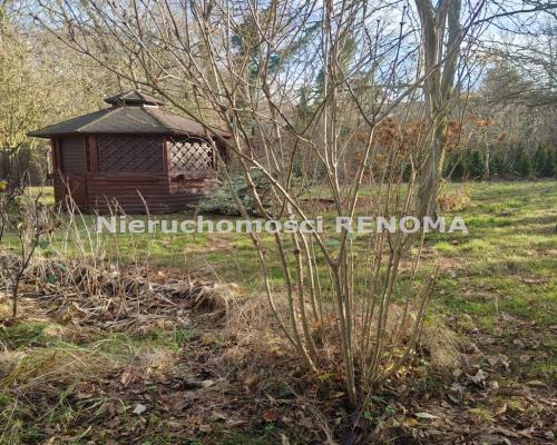 Działka budowlana 2414 m² z domkiem letniskowym –