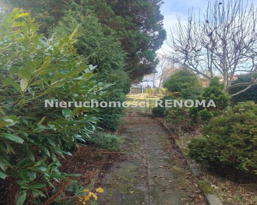 Działka budowlana 2414 m² z domkiem letniskowym –