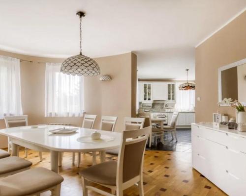 Rom w Radości działka 1880m2