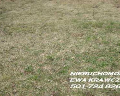 Działka o powierzchni 980m2 o wymiarach 24m szerokość i 42m długość.Działka leży na terenie objętym aktualnym planem zagospodar