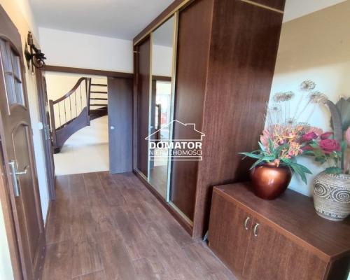 Polecam komfortowy  dom wolnostojący 200 m2 usytuowany na pięknie zagospodarowanej działce z oczkiem wodnym o powierzchni 1100