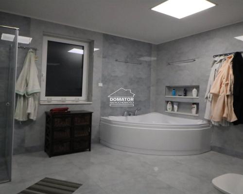 Dom z lokalem użytkowym 380 m2 Lisi Ogon