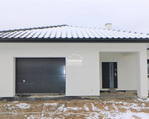 Na sprzedaż parterowy dom wolnostojący w stanie deweloperskim wybudowany w 2022 roku w bardzo dobrej lokalizacji w Jagodowie.