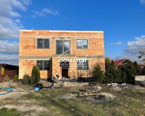 Dwa domy w spokojnej okolicy - Smolniki