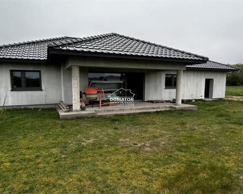 Zapraszamy do zapoznania się z ofertą tego pięknego domu w stanie surowym zamkniętym, położonego w malowniczej miejscowości Cie