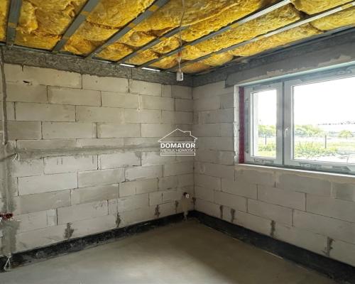 Zapraszamy do zapoznania się z ofertą tego pięknego domu w stanie surowym zamkniętym, położonego w malowniczej miejscowości Cie