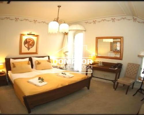 Ekskluzywny obiekt restauracyjno-hotelowy    Przedstawiamy Państwu na sprzedaż ekskluzywny obiekt restauracyjno-apartamentowy