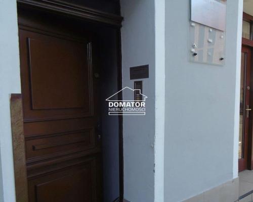 Dochodowa kamienica w centrum miasta