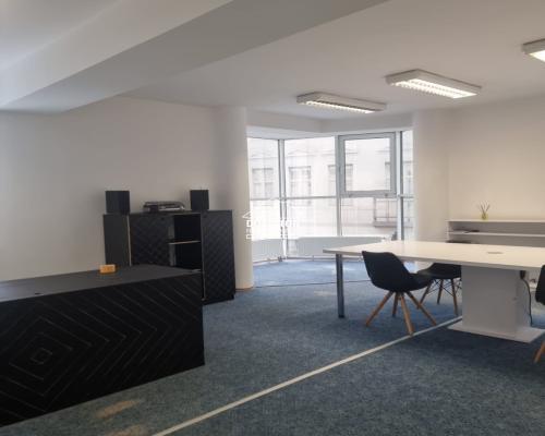 Atrakcyjny lokal biurowy przy ulicy Długiej, 94m2