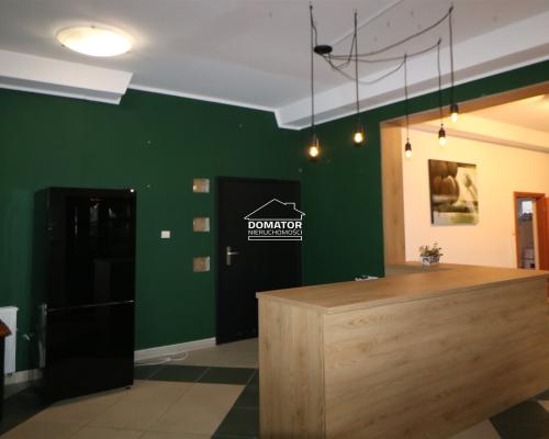 Przedstawiam Państwu Lokal z witrynami położony w bardzo atrakcyjnej lokalizacji w centrum Osielska.    Powierzchnia 70 m2( z