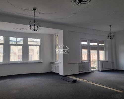 Lokale usługowe , ścisłe centrum .