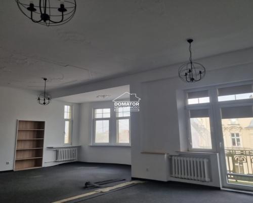 Lokale usługowe , ścisłe centrum .