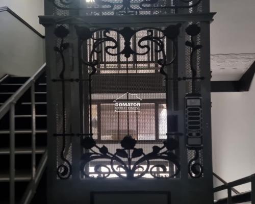 Lokale usługowe , ścisłe centrum .