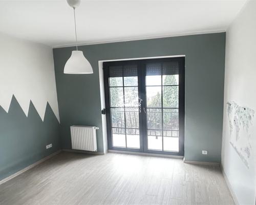 Zapraszamy do zapoznania się z ofertą sprzedaży przestronnego mieszkania o powierzchni 90,4 m², położonego w malowniczej m