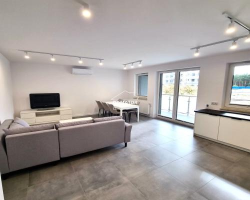 Komfortowe 65 m²  z garderobą i tarasem - Zaświat