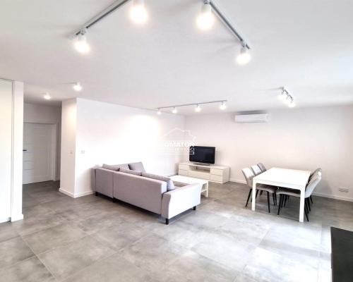 Komfortowe 65 m²  z garderobą i tarasem - Zaświat