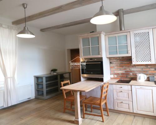 Kawalerka do wynajęcia z miejscem parkingowym.