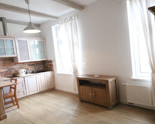 Kawalerka do wynajęcia z miejscem parkingowym.