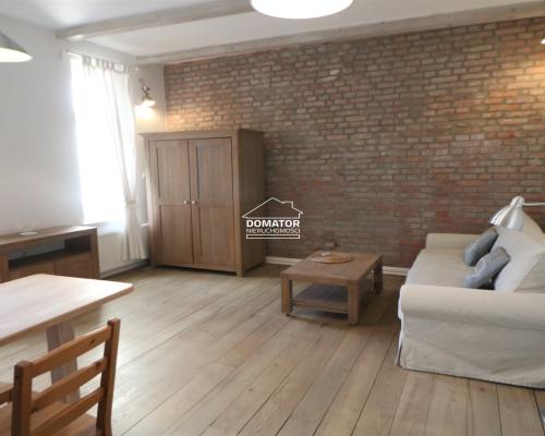 Kawalerka do wynajęcia z miejscem parkingowym.