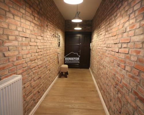 Kawalerka do wynajęcia z miejscem parkingowym.