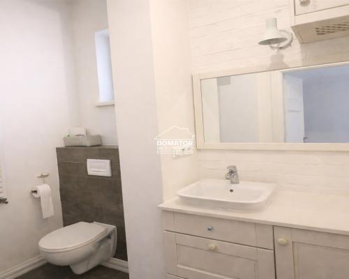 Kawalerka do wynajęcia z miejscem parkingowym.