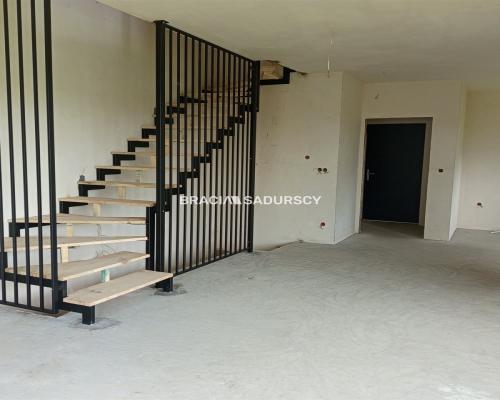 Nowoczesny dom w zielonej okolicy