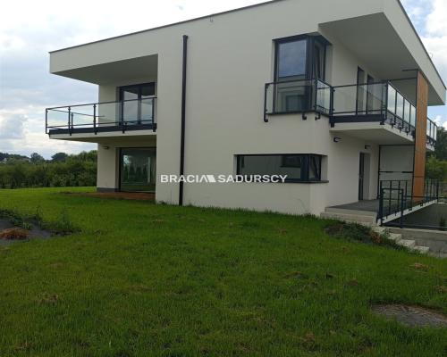 Nowoczesny dom klasy premium w zielonej okolicy!