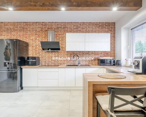 ATRAKCYJNY DOM w GÓRACH                       NIEDZICA  blisko Jeziora Czorsztyńskiego u podnóża TATR     Proponujemy do sp