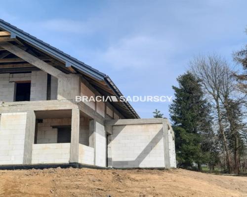 Dom z garażem i pięknym widokiem – Głogoczów