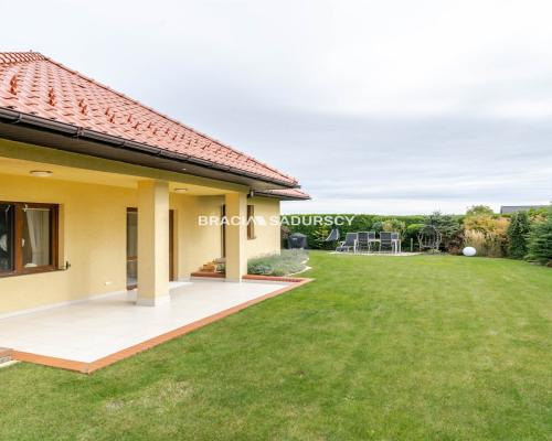 Komfortowy dom pod Wieliczką na dużej działce