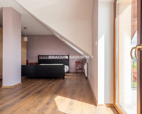 Przepiękny dom na sprzedaż w spokojnej okolicy!