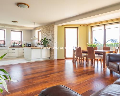 Przepiękny dom na sprzedaż w spokojnej okolicy!