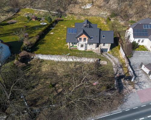 Przestronny dom z widokową działką przy lesie Wolskim - Kraków Zwierzyniec    Nieruchomość w prestiżowej lokalizacji: