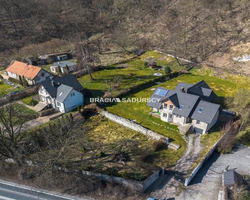 Przestronny dom z widokową działką przy lesie Wolskim - Kraków Zwierzyniec    Nieruchomość w prestiżowej lokalizacji: