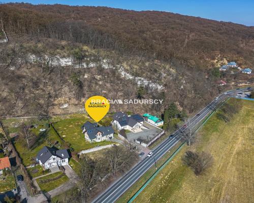 Przestronny dom z widokową działką przy lesie Wolskim - Kraków Zwierzyniec    Nieruchomość w prestiżowej lokalizacji: