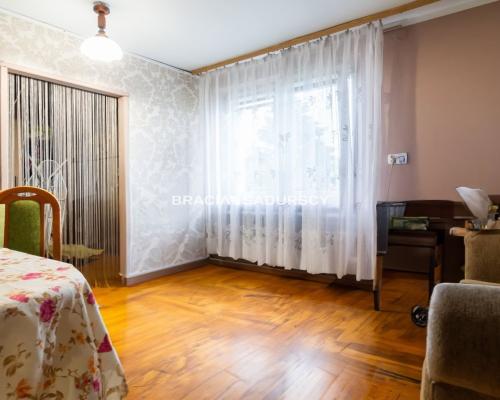 Duża działka z domem do remontu