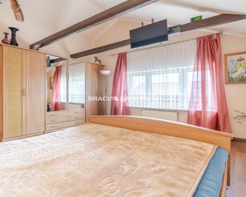 Dom dwurodzinny z potencjałem usługowym - Kraków, Bronowice Małe        LOKALIZACJA:  ul. Olkuska, dzielnica Krowodrza